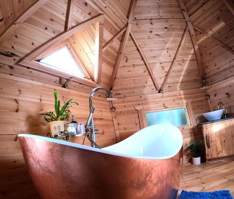 Romantic Treehouse With Hot Tub & Bbq Lodge Praze an Beeble Exterior photo
