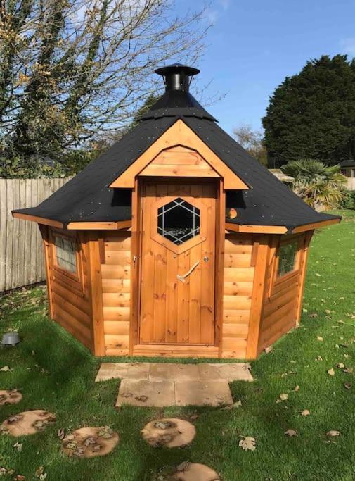 Romantic Treehouse With Hot Tub & Bbq Lodge Praze an Beeble Exterior photo