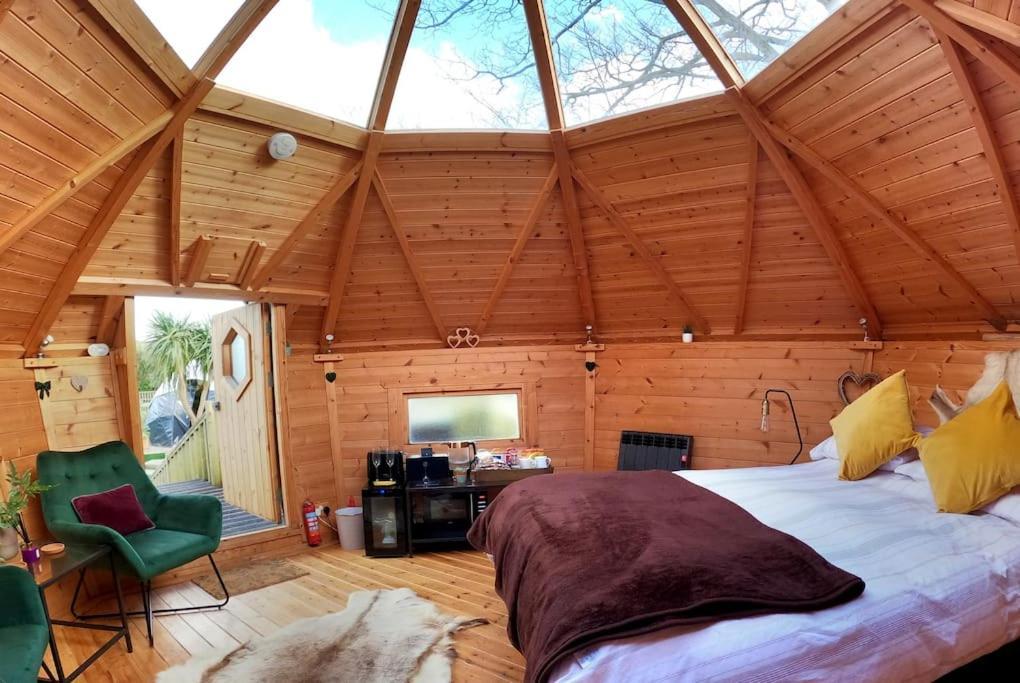 Romantic Treehouse With Hot Tub & Bbq Lodge Praze an Beeble Exterior photo